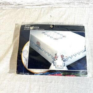 Vintage vogart tablecloth kit embroidery or paint craft